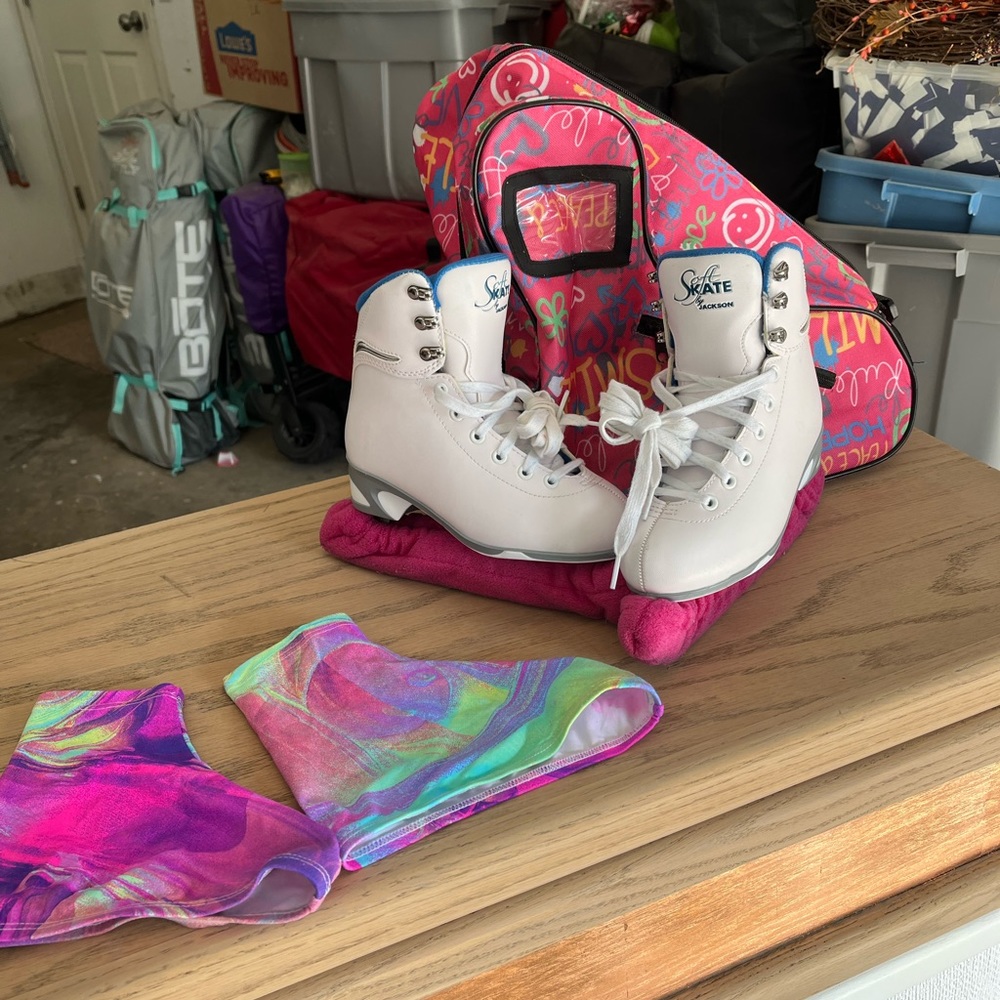 Girls size 2 Ice Skates, skate bag, skate covers, blade covers.